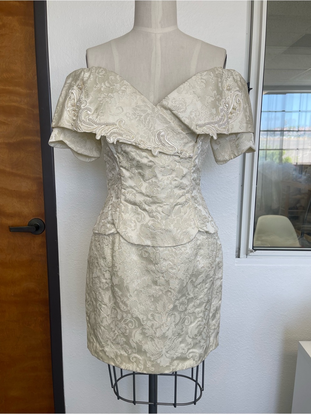 VINTAGE SCOTT MCCLINTOCK IVORY BROCADE OFF SHOULDER BRIDAL MINI